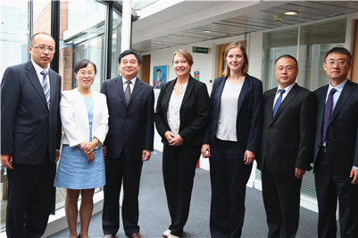3-与英国GCU会见后合影_副本.jpg 3-与英国GCU会见后合影_副本.jpg